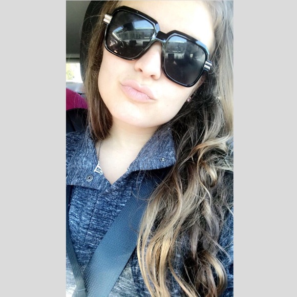 Meet your Posher, Jami - Picture 1 of 1